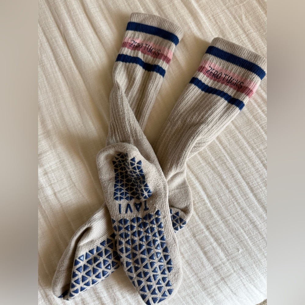 Tavi 8.5-10.5 Crew Grip Socks